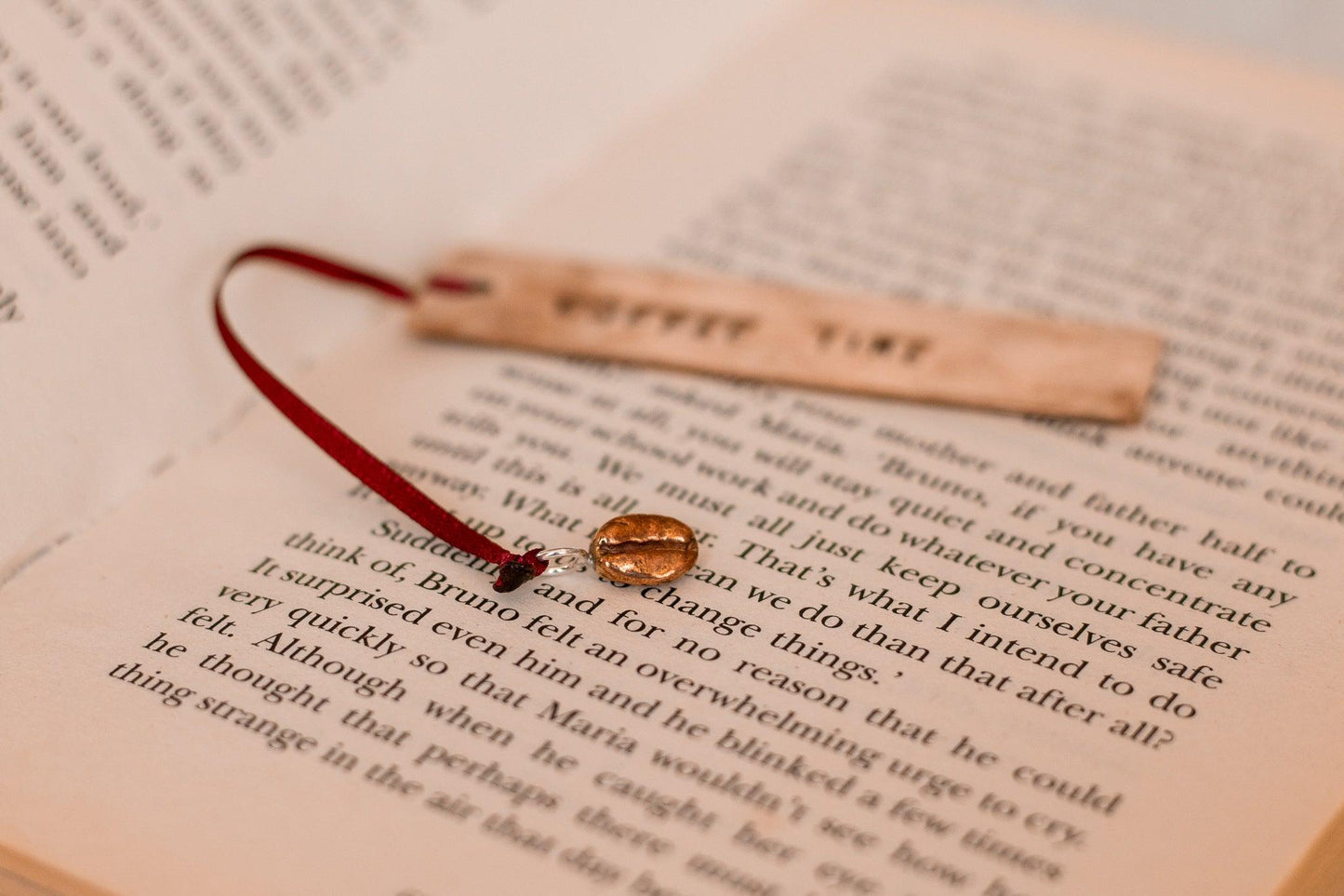 Copper and Red Bronze Colombian Coffee bean bookmark - Sølv Lines