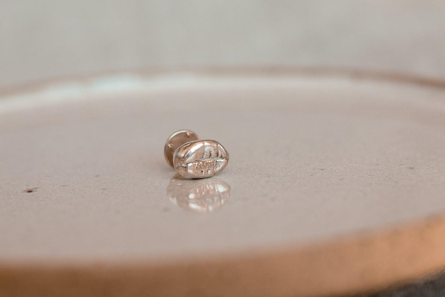 Hinitan Plantation Barako Liberica Bean Sterling Silver Badge Pin - Sølv Lines