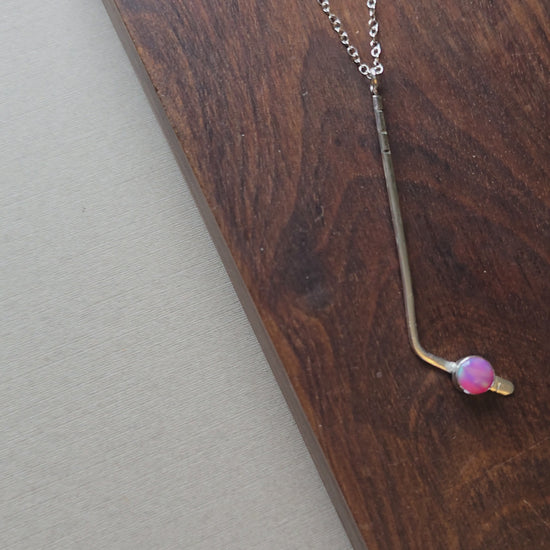 Video of a ice hockey necklace