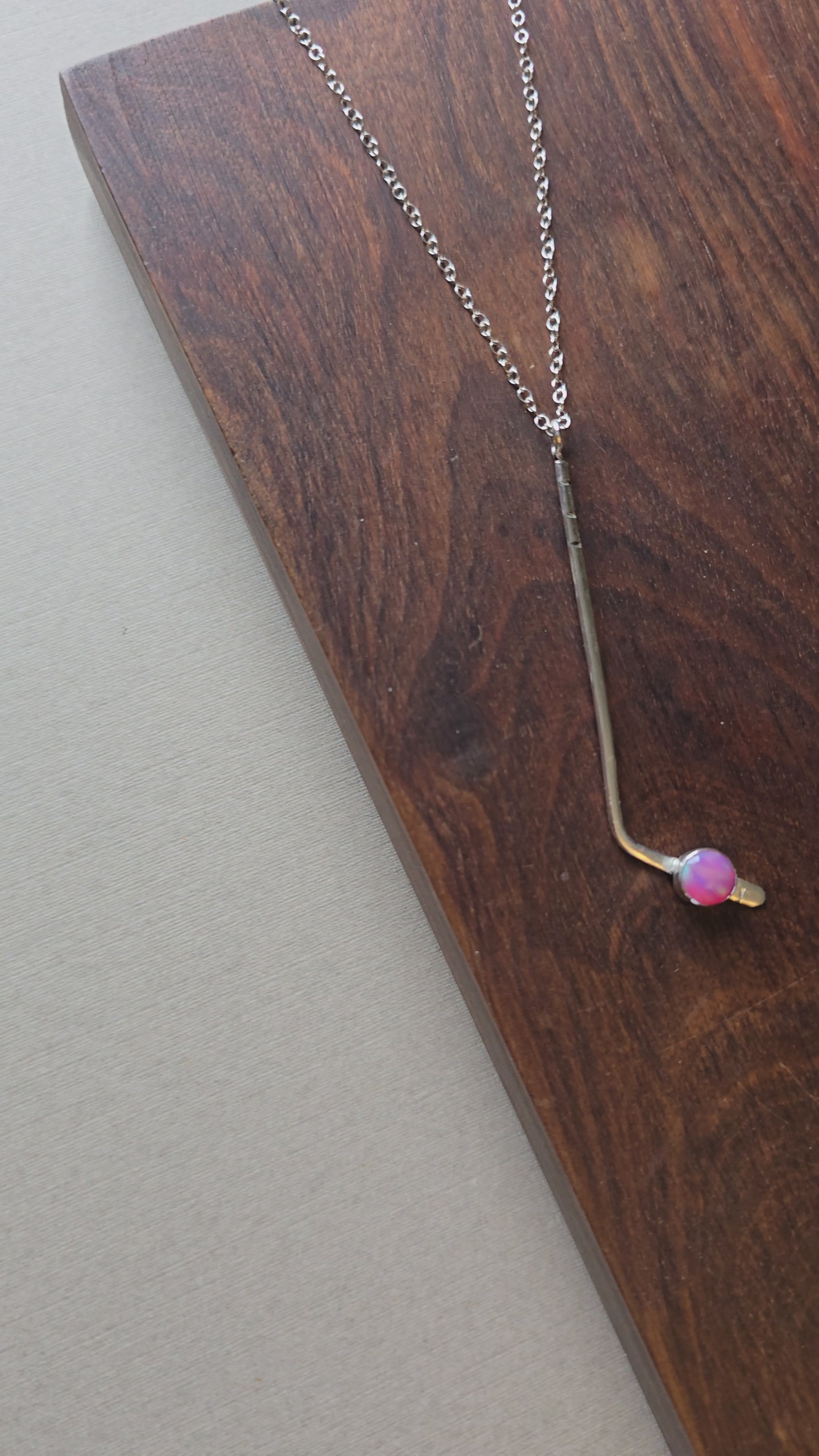 Video of a ice hockey necklace