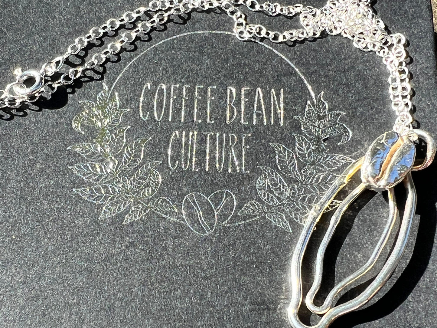 Sterling silver vulva necklace with sterling silver coffee bean - Sølv Lines