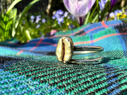 Adjustable Coffee Bean Ring in sterling silver and a brass bean - Sølv Lines