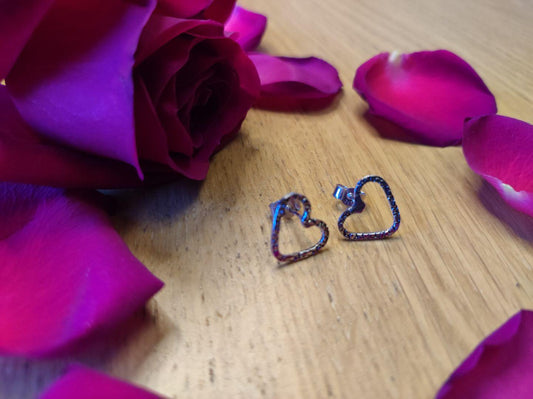 Silver Textured Heart Stud Earrings - Sølv Lines