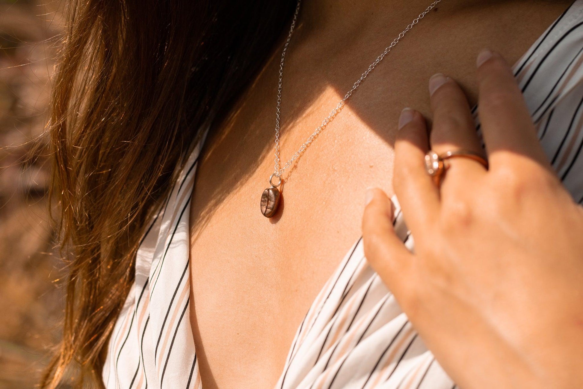 Hinitan Plantation Barako Liberica Bean Red Bronze Necklace - Sølv Lines