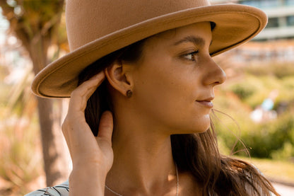 Red Bronze Coffee Bean stud Earrings - Sølv Lines