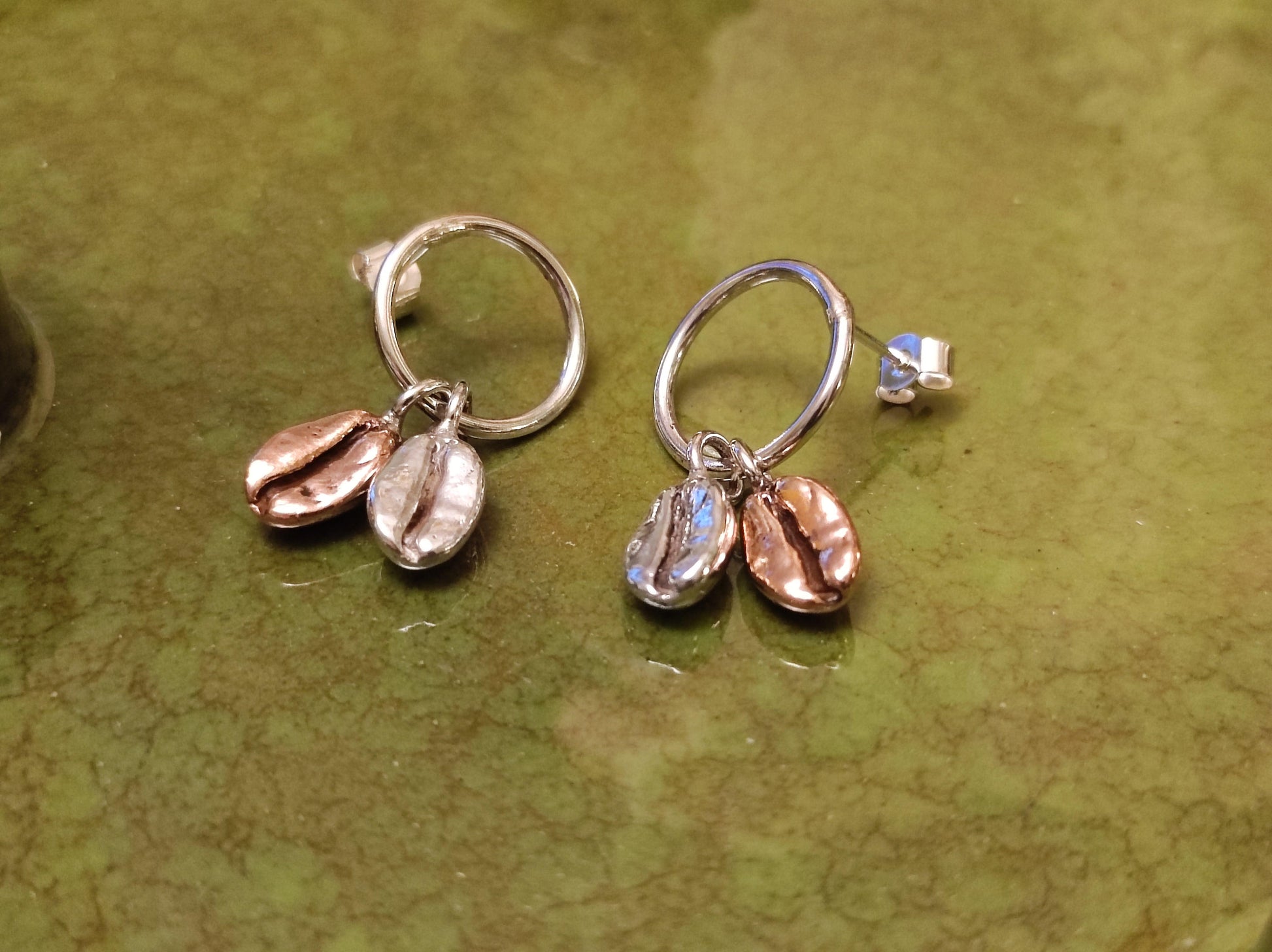 Double Coffee Bean Stud Earrings - Sølv Lines