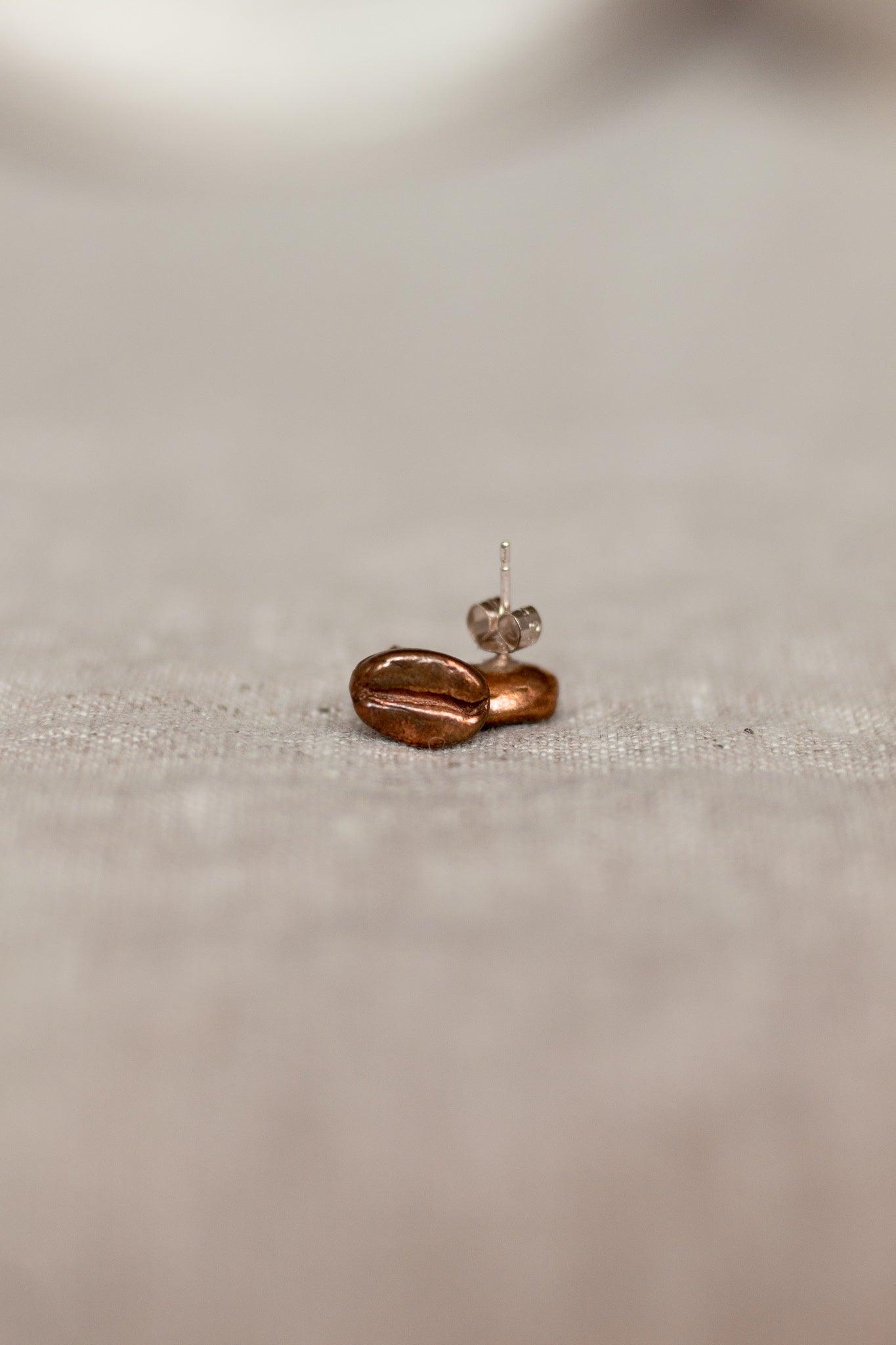 Red Bronze Coffee Bean stud Earrings - Sølv Lines