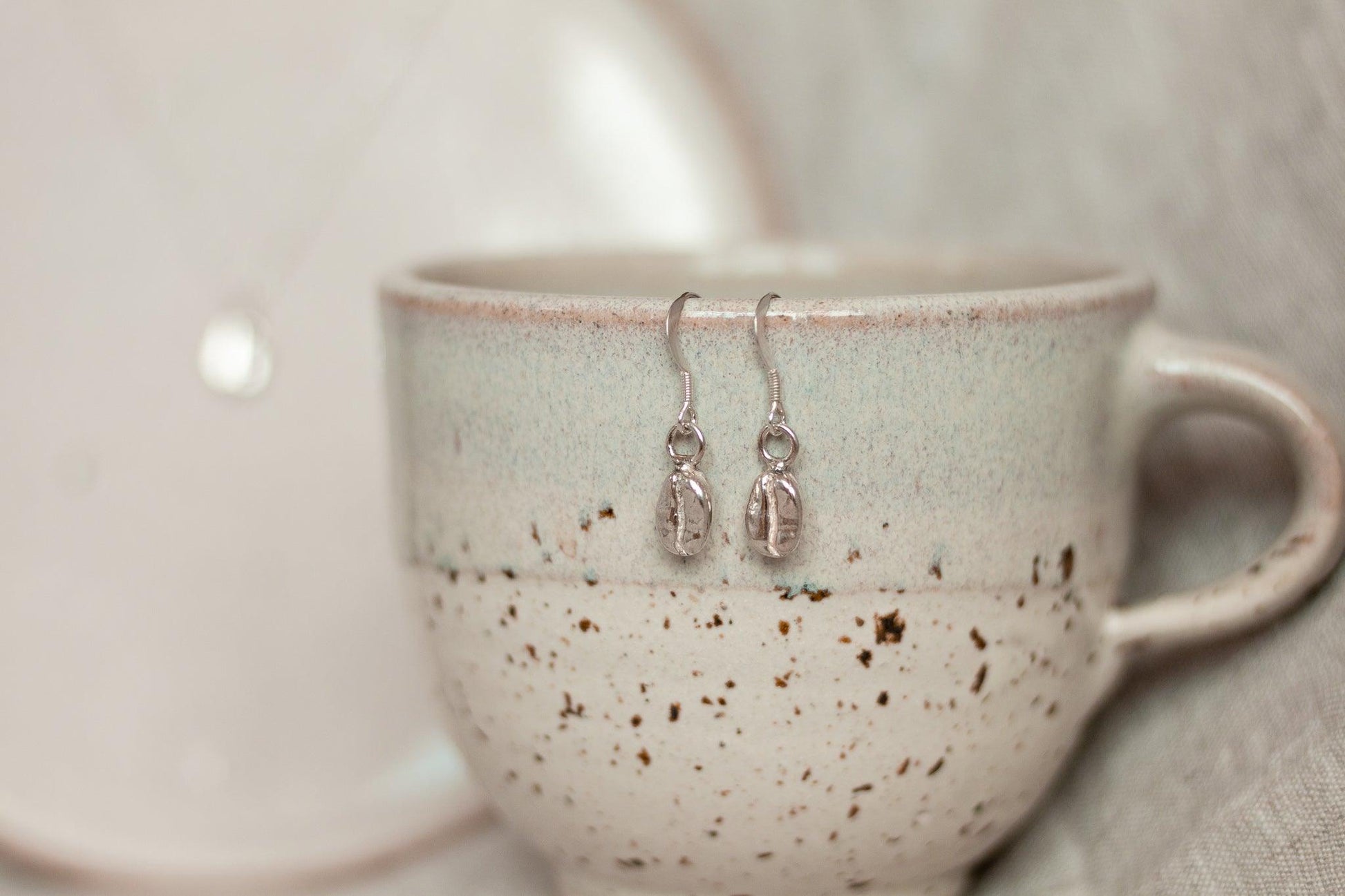 Sterling Silver Coffee Bean Drop Earrings - Sølv Lines