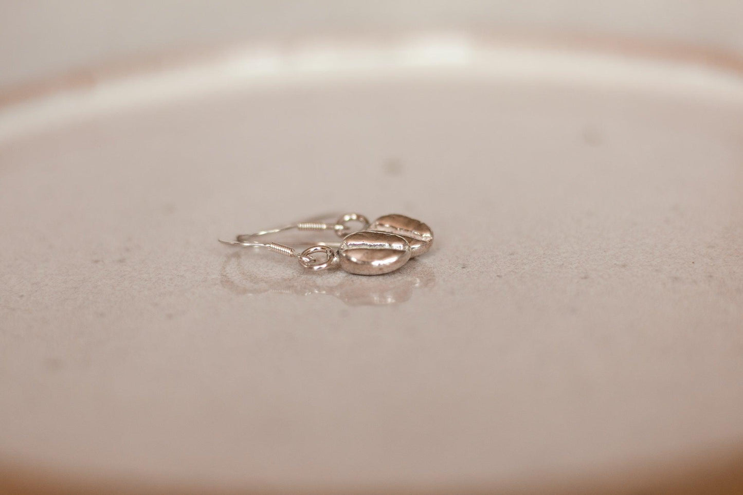 Sterling Silver Coffee Bean Drop Earrings - Sølv Lines