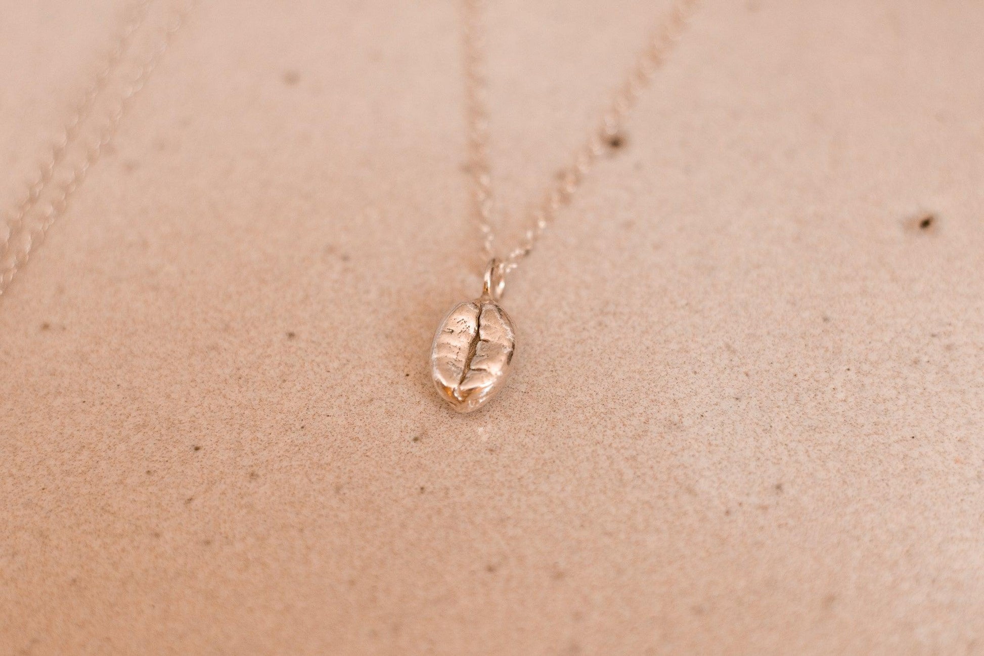 Hinitan Plantation Barako Liberica Bean Sterling Silver Necklace - Sølv Lines