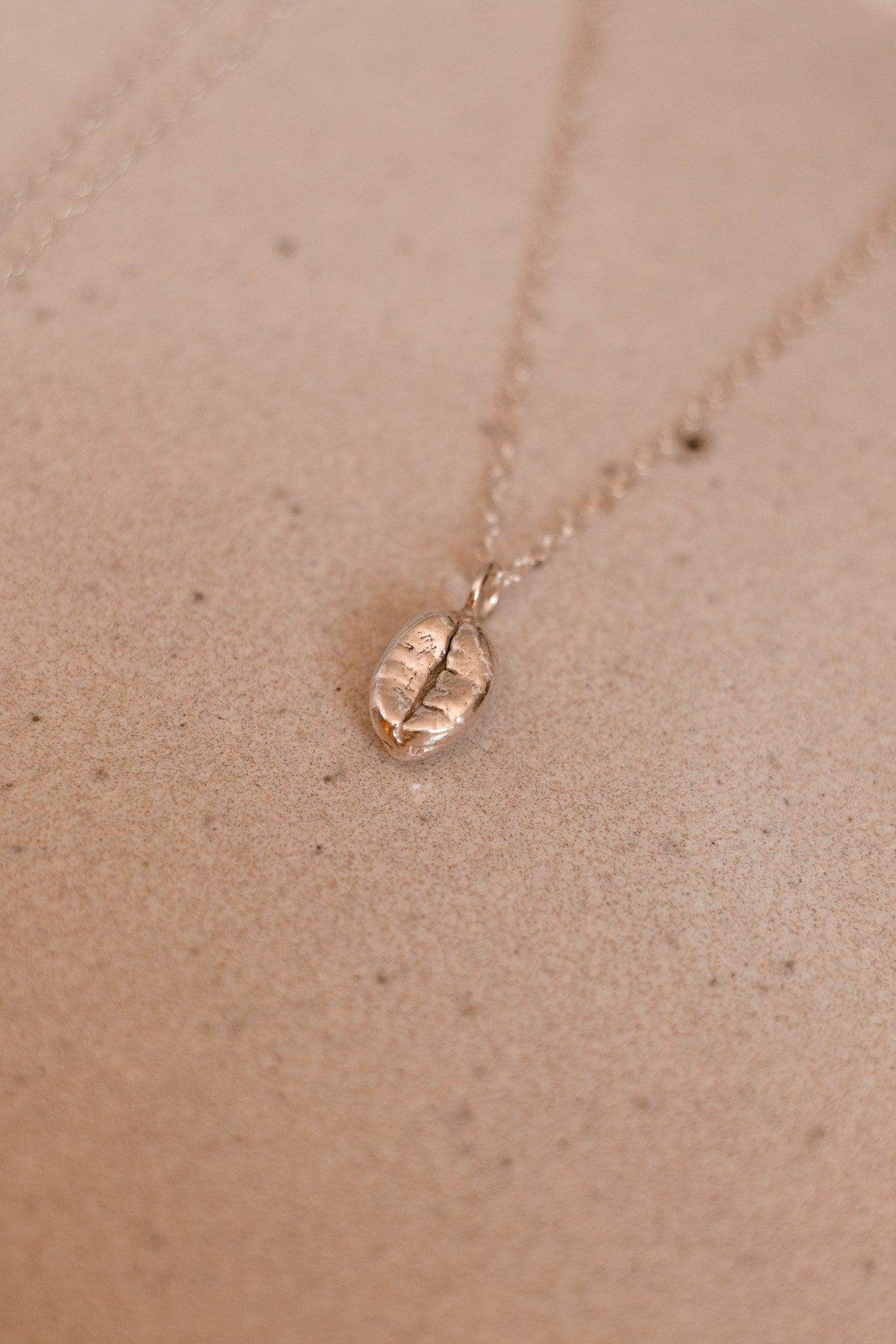 Hinitan Plantation Barako Liberica Bean Sterling Silver Necklace - Sølv Lines