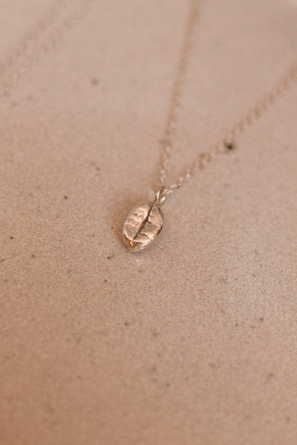 Hinitan Plantation Barako Liberica Bean Sterling Silver Necklace - Sølv Lines