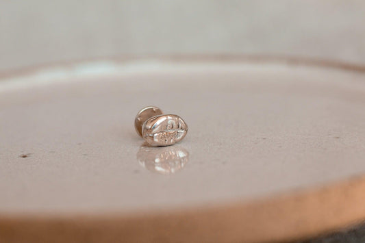 Hinitan Plantation Barako Liberica Bean Sterling Silver Badge Pin - Sølv Lines