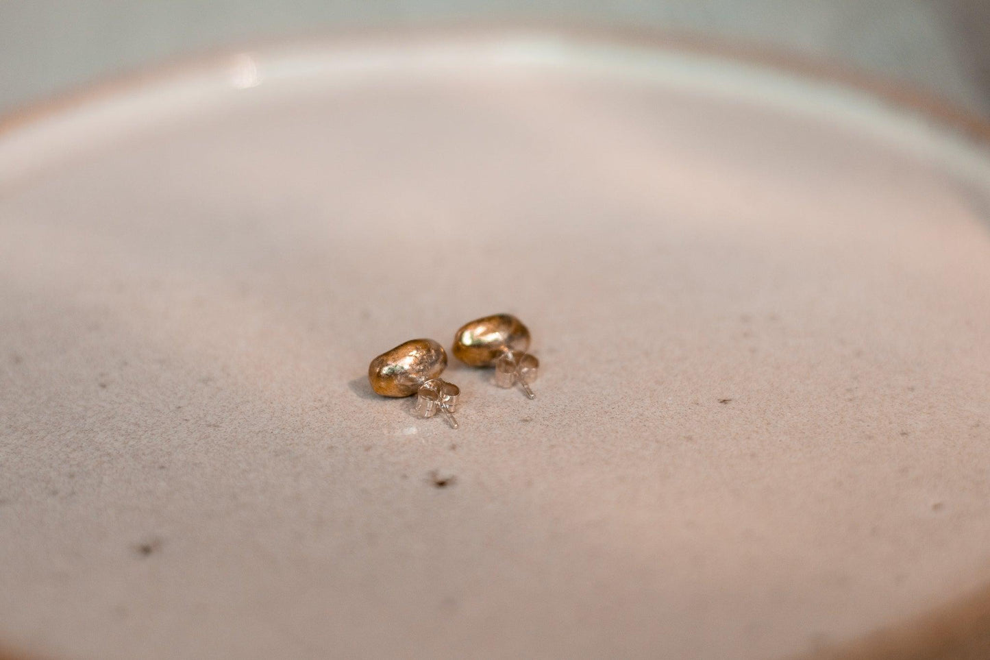 Brass Coffee Bean stud Earrings - Sølv Lines