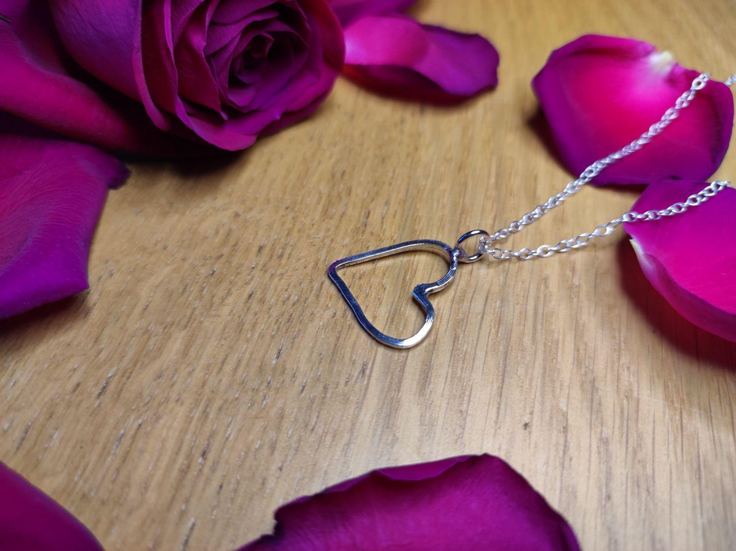 Silver Heart Necklace and Earring Gift Set - Sølv Lines