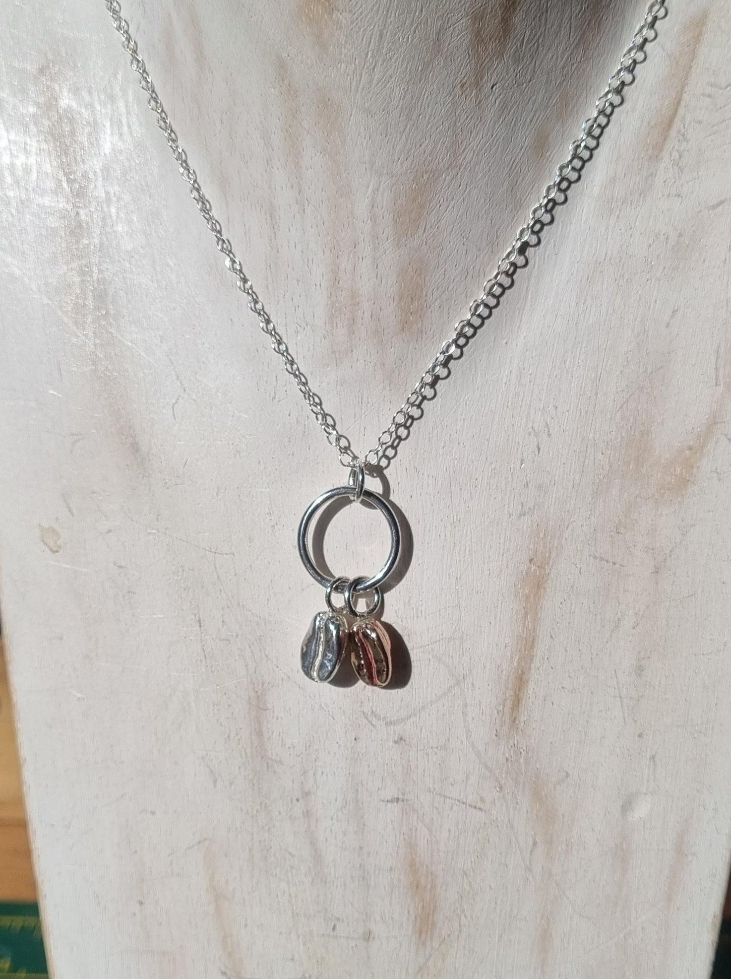 Twin Coffee Bean Necklace - Sølv Lines