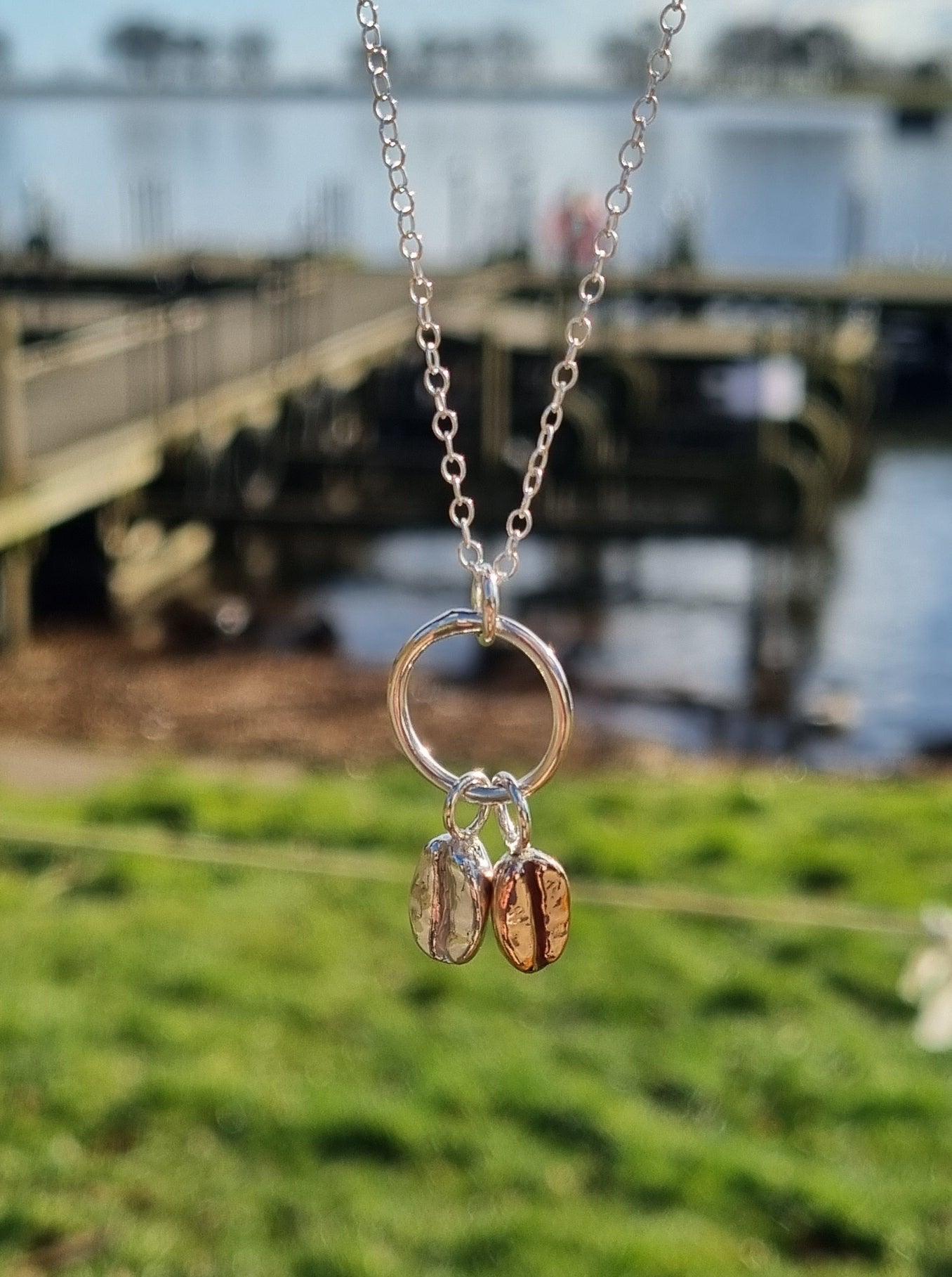 Twin Coffee Bean Necklace - Sølv Lines