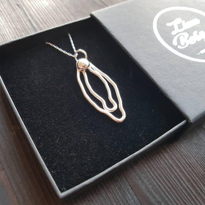 Sterling Silver Handmade Vulva Pendant - Sølv Lines